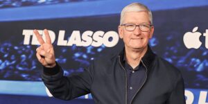 Read more about the article Apple CEO Tim Cook makes $41M stock cash-out, his biggest sell in 2 years