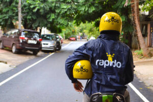 Read more about the article India’s bike taxi startup Rapido is getting into the cab business
