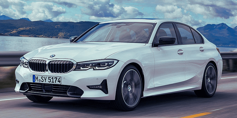 You are currently viewing BMW Tops Global Premium Market, Outshines Tesla & Mercedes!