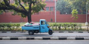 Read more about the article Omega Seiki Mobility ties up with Kissan Mobility to deploy 500 electric three-wheelers for last-mile delivery
