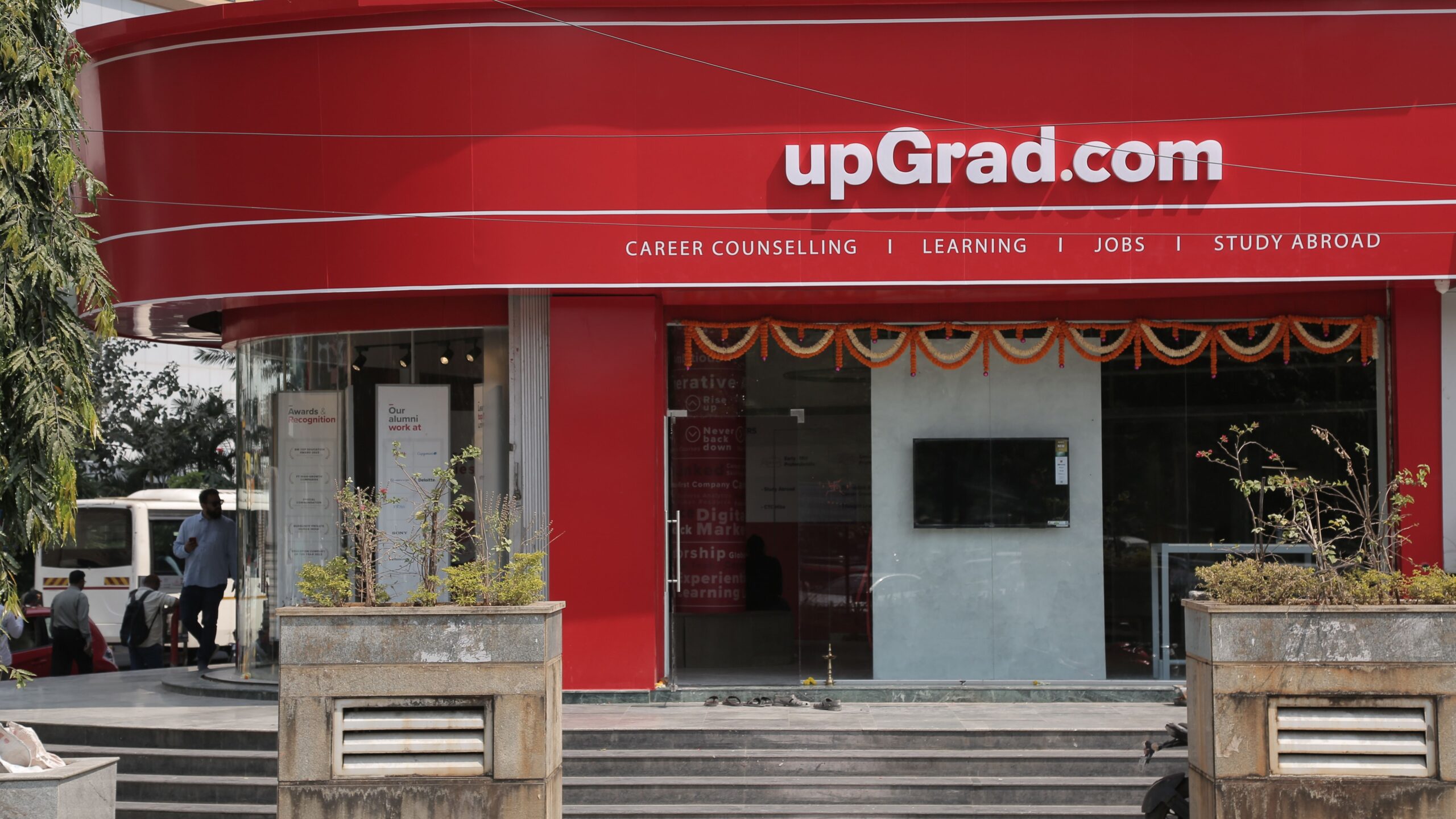 You are currently viewing upGrad earmarks Rs 100 Cr for 100 offline counselling and learning centres