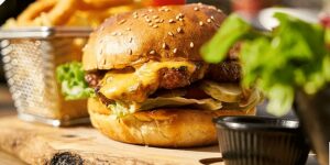 Read more about the article Ashish Kacholia’s Lucky Securities picks up 18% stake in burger chain Jumboking