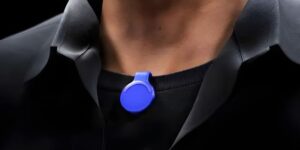 Read more about the article Limitless Unveils AI Wearable: Seamlessly Records Every Meeting and Conversation!