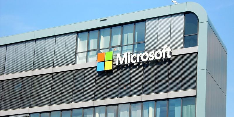 You are currently viewing Microsoft earnings overshadowed by slow cloud growth; shares dip