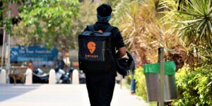 Read more about the article Swiggy launches 10-minute food delivery service