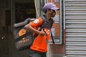 Read more about the article Once-dominant Swiggy seeks $11.3B value at IPO, less than half Zomato’s worth