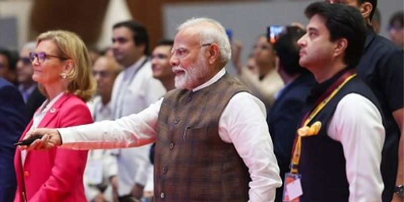 Read more about the article PM Narendra Modi calls for India’s leadership in 6G, ethical AI and data privacy at India Mobile Congress 2024